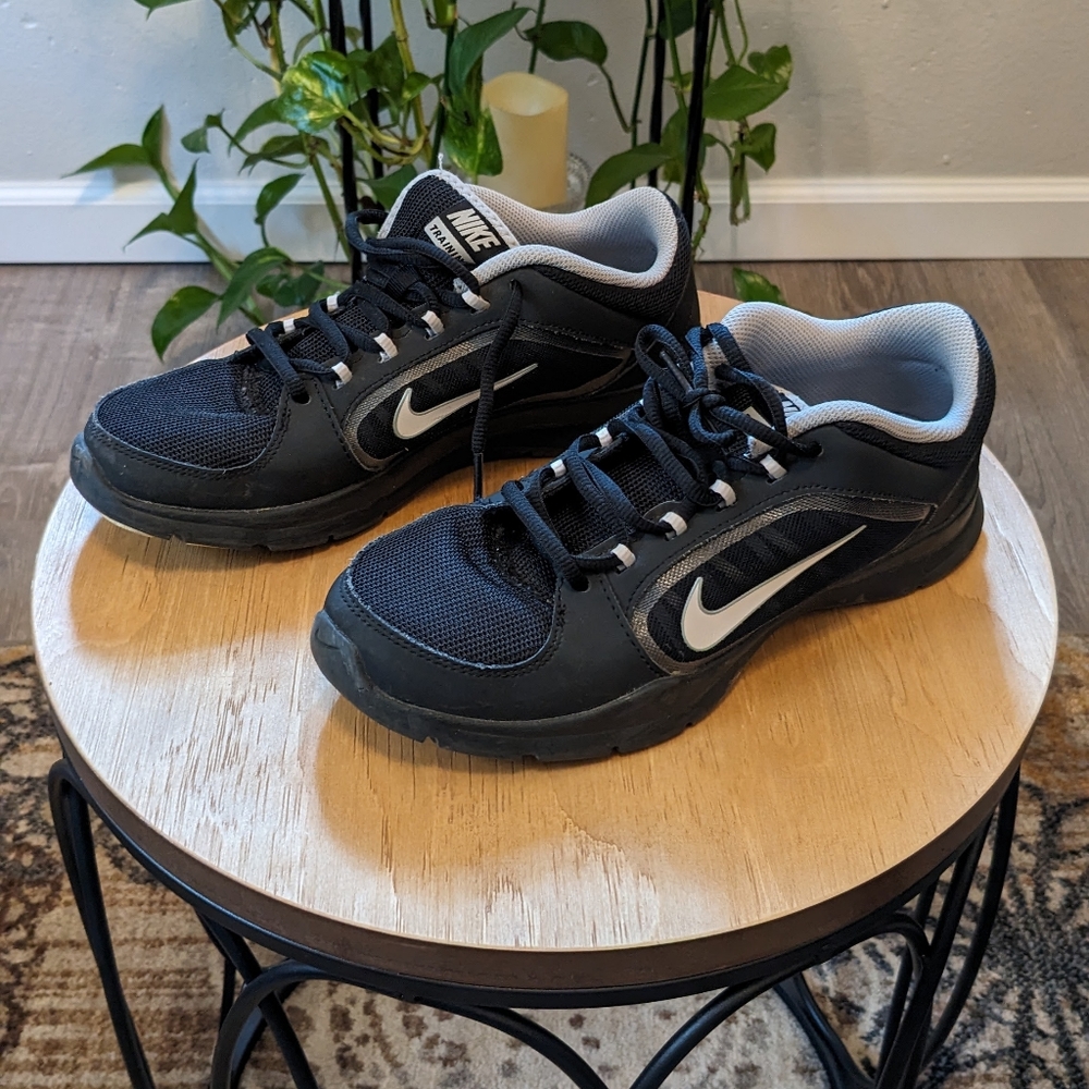 Nike's - Picture 5 of 5